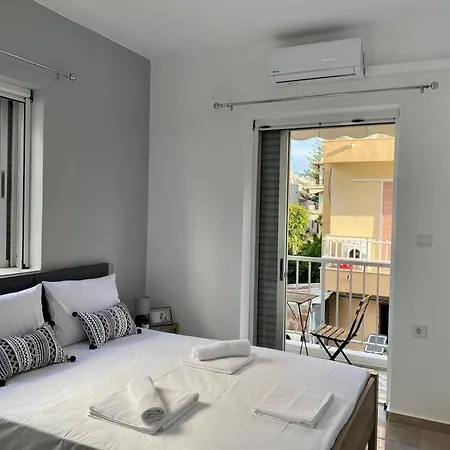 Modern & Cozy In The Heart Of '9' Kos By