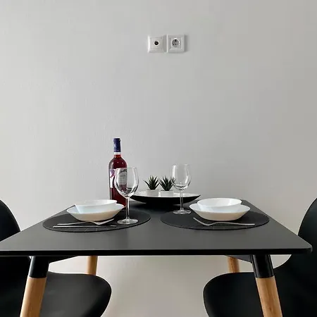 Lejlighed Modern & Cozy In The Heart Of '9'