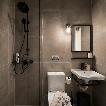 Bright & Modern In Town, Near The - No 9 شقة *