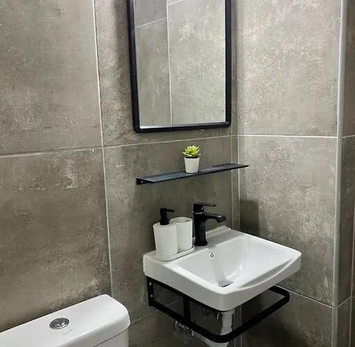 Bright & Modern In Town, Near The - No 9 아파트 코스 타운