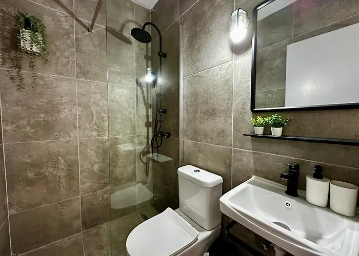 Bright & Modern In Town, Near The - No 9 아파트