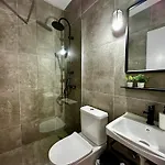 Bright & Modern In Town, Near The - No 9 Апартаменты